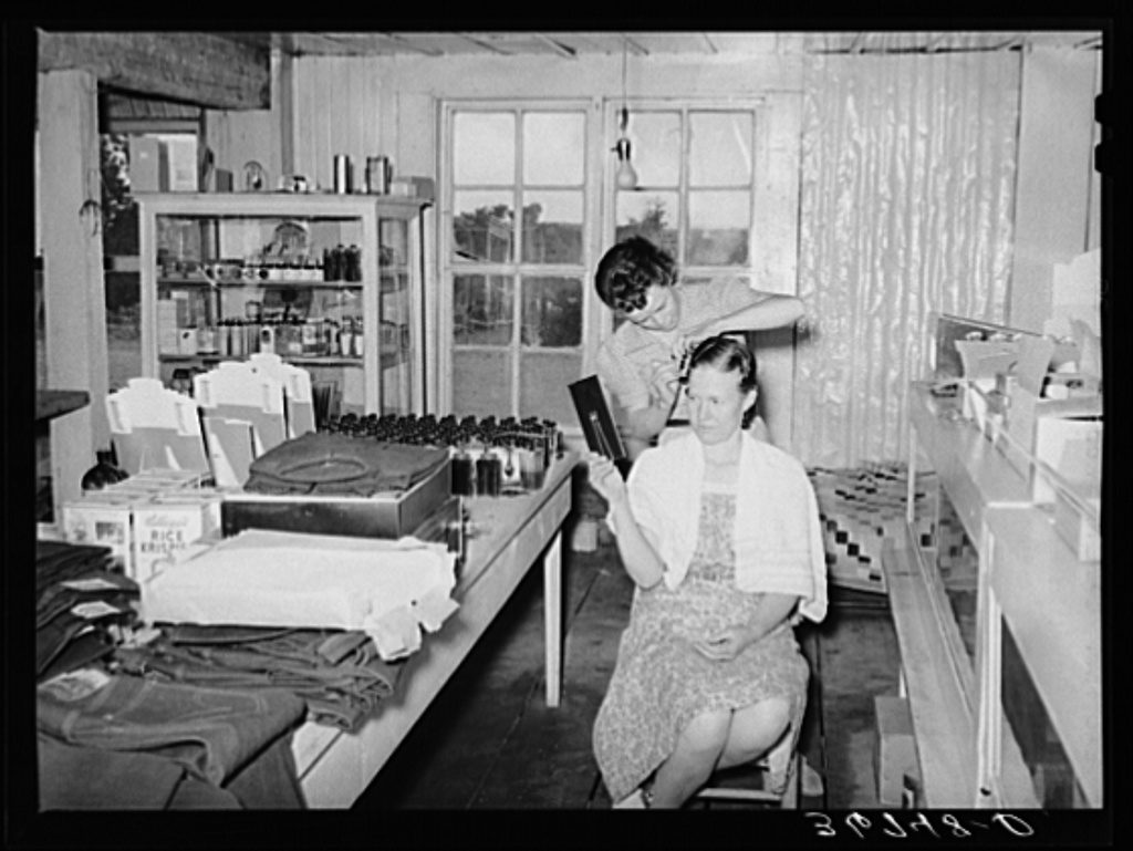 retro-beauty-parlor-1940-russell-lee